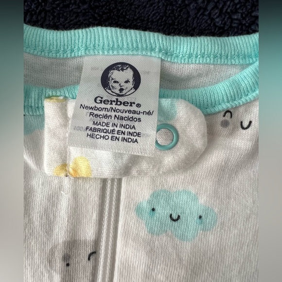 Unused Newborn Onesies and Glass Bottles - Picture 7 of 14